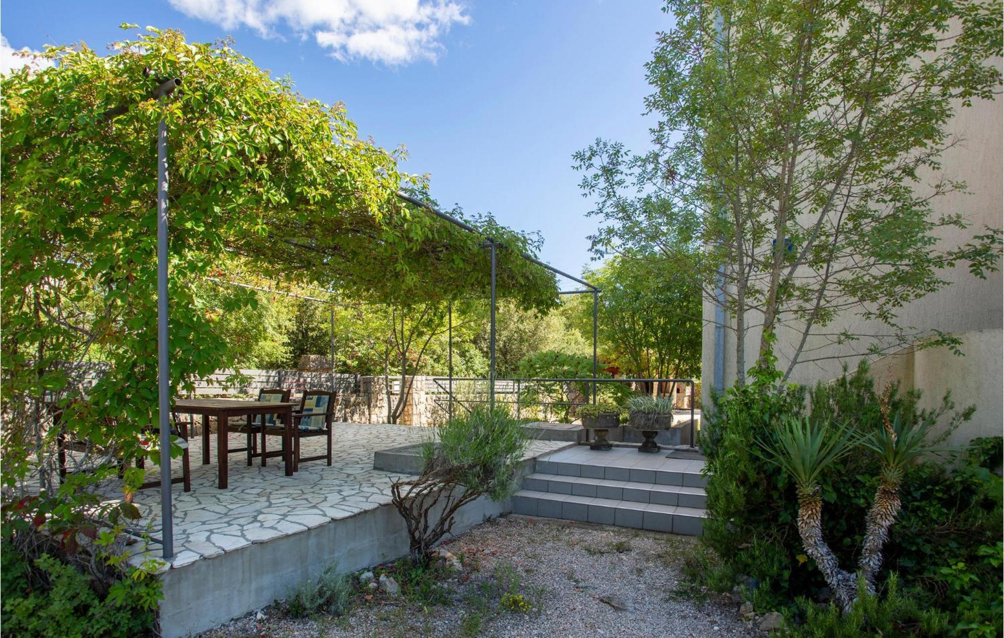 Amazing apartment in Pinezici with 2 Bedrooms, WiFi&Outdoor swimming pool Buitenkant foto
