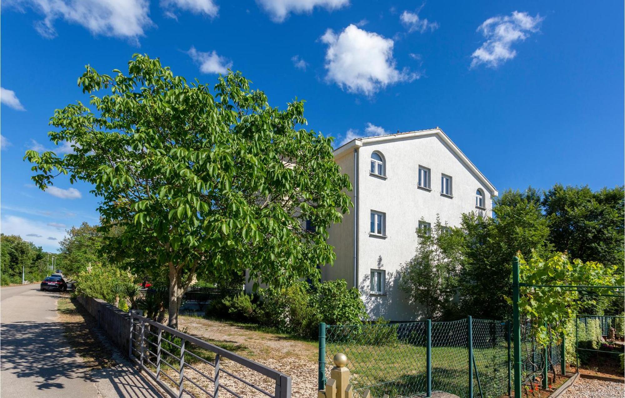 Amazing apartment in Pinezici with 2 Bedrooms, WiFi&Outdoor swimming pool Buitenkant foto