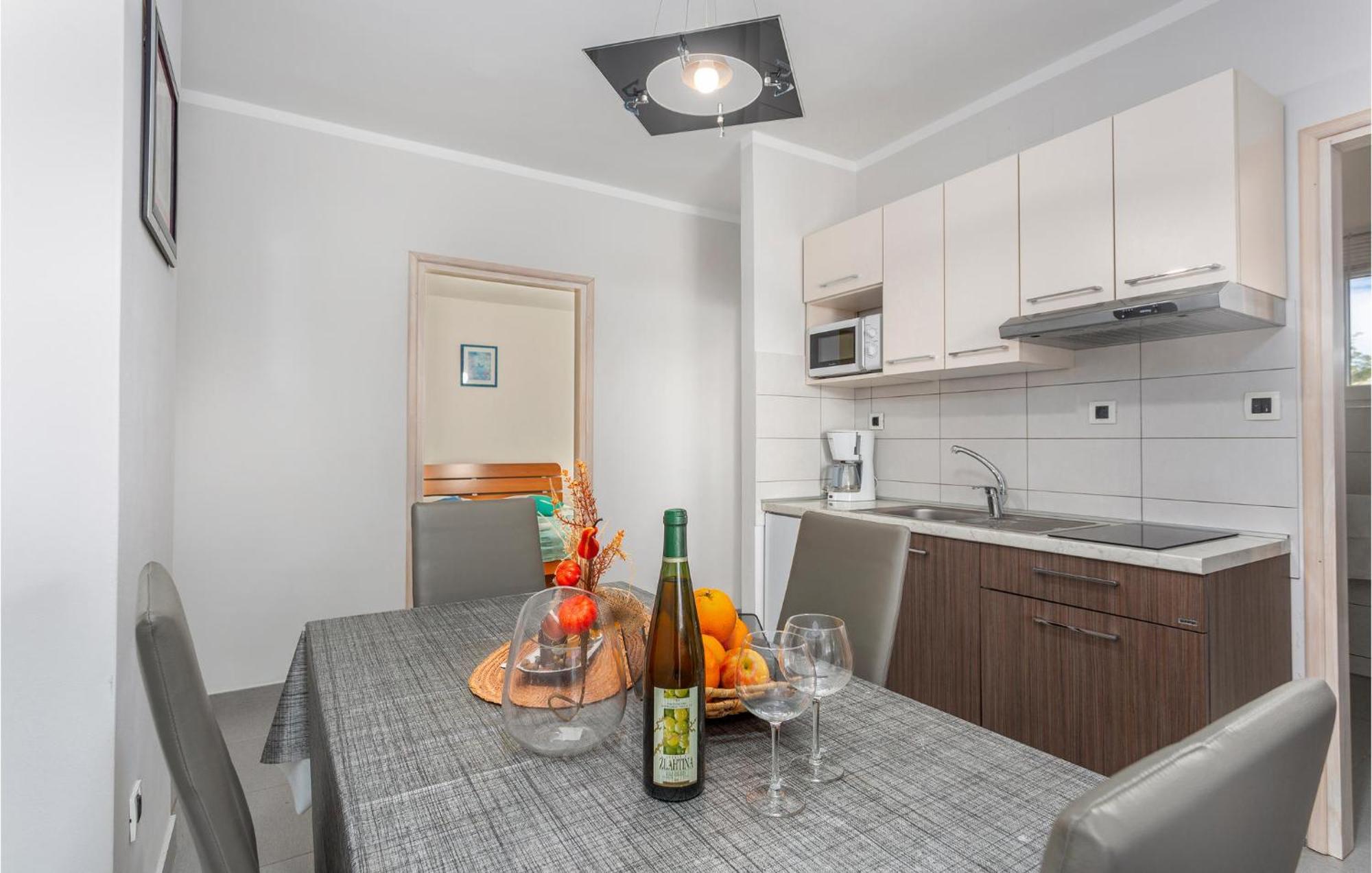 Amazing apartment in Pinezici with 2 Bedrooms, WiFi&Outdoor swimming pool Buitenkant foto