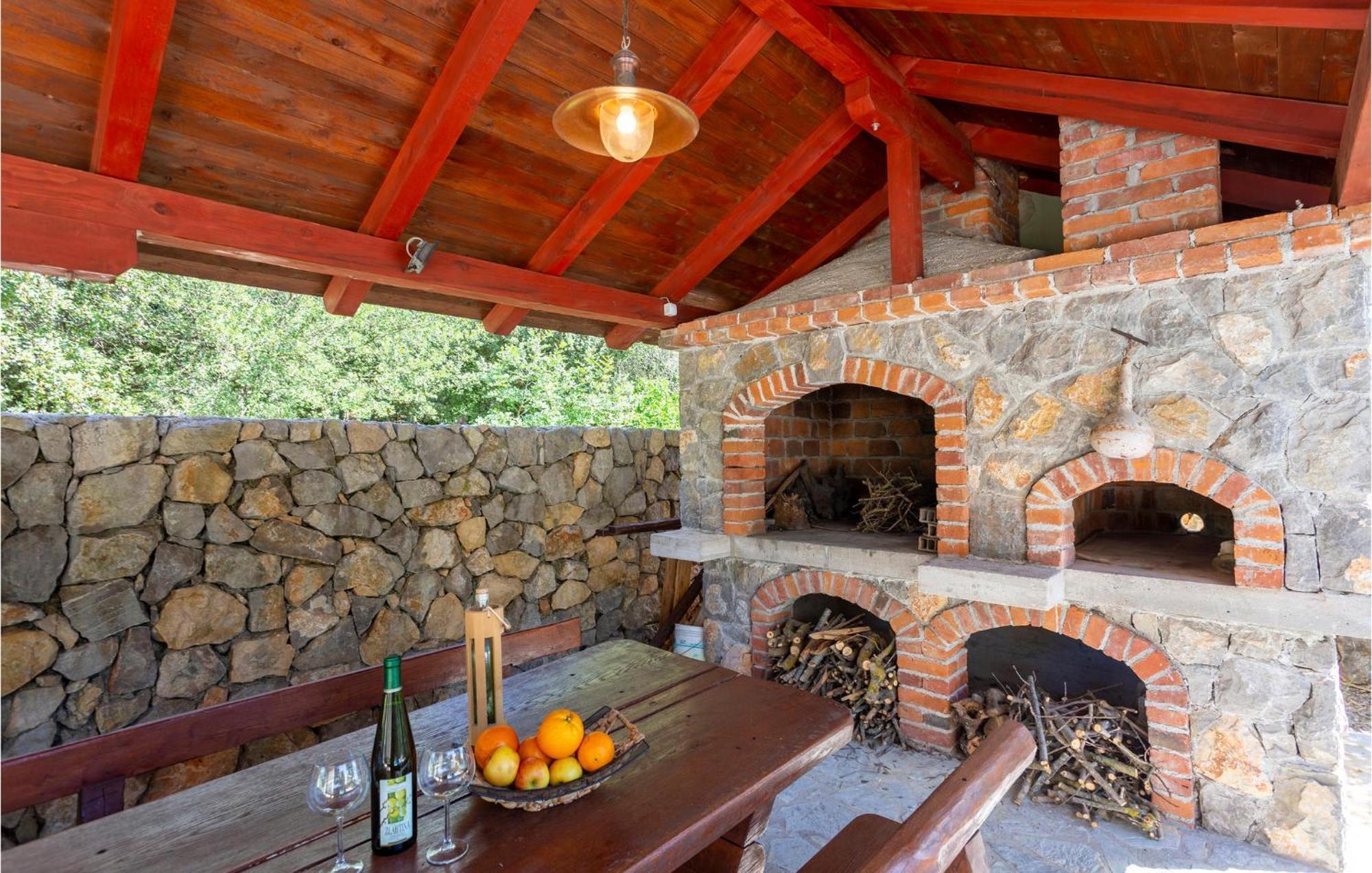 Amazing apartment in Pinezici with 2 Bedrooms, WiFi&Outdoor swimming pool Buitenkant foto