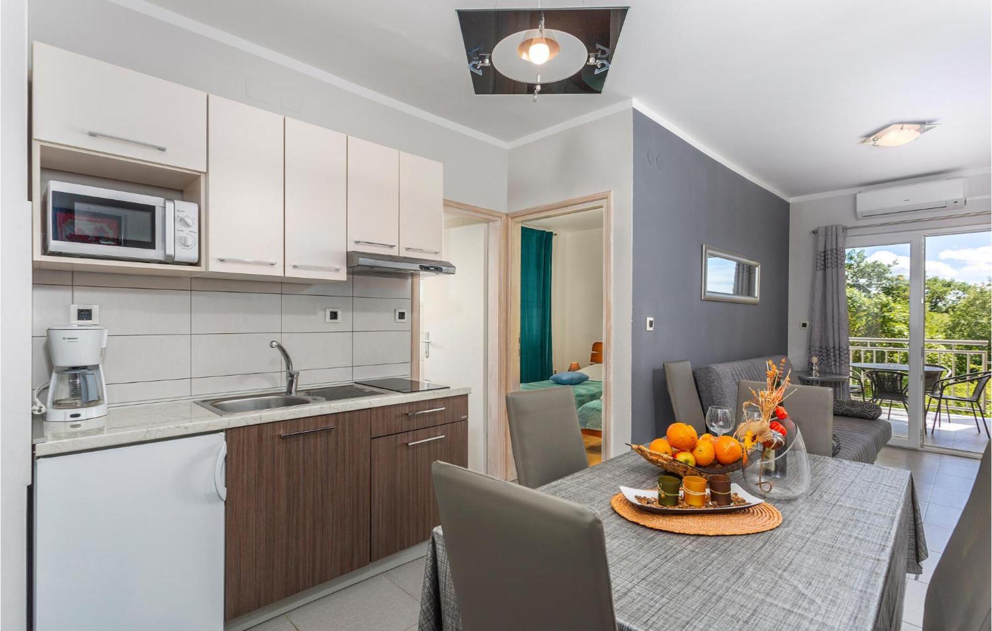 Amazing apartment in Pinezici with 2 Bedrooms, WiFi&Outdoor swimming pool Buitenkant foto
