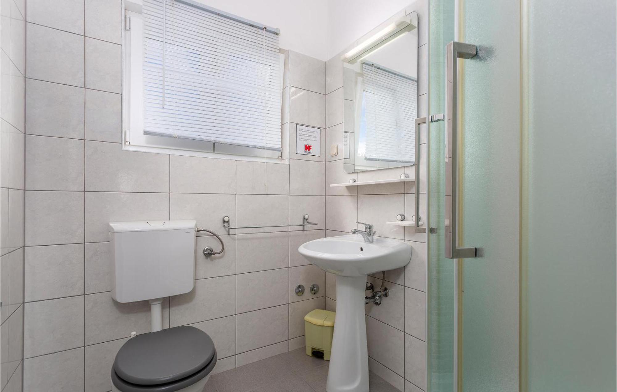 Amazing apartment in Pinezici with 2 Bedrooms, WiFi&Outdoor swimming pool Buitenkant foto
