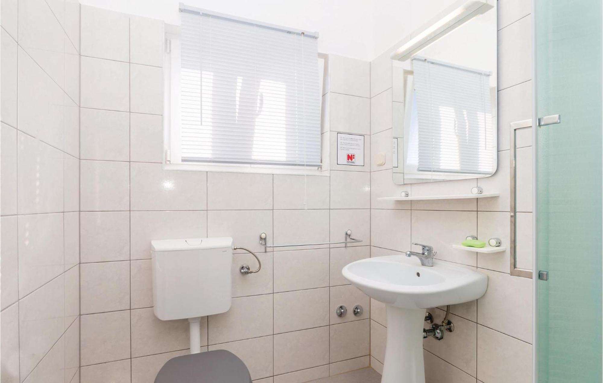 Amazing apartment in Pinezici with 2 Bedrooms, WiFi&Outdoor swimming pool Buitenkant foto
