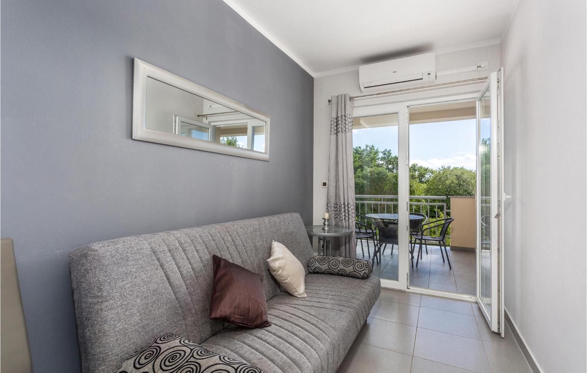 Amazing apartment in Pinezici with 2 Bedrooms, WiFi&Outdoor swimming pool Buitenkant foto